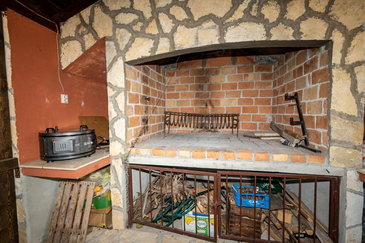 Apartman Jozic Knin Exterior photo